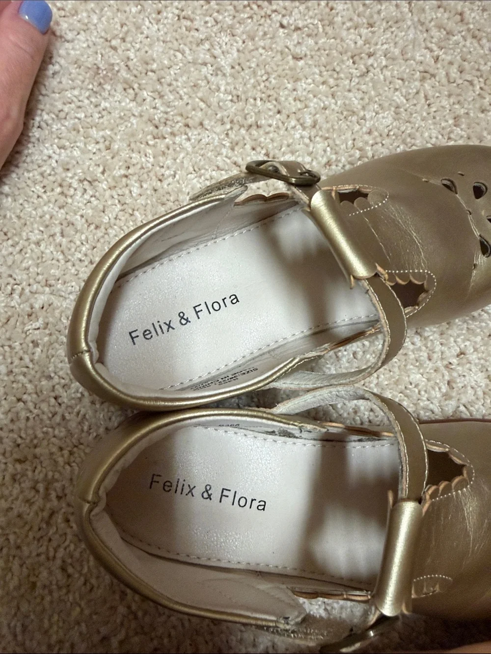 Metallic Gold Mary Jane Dress Shoes for Girls - Classic Buckle Style